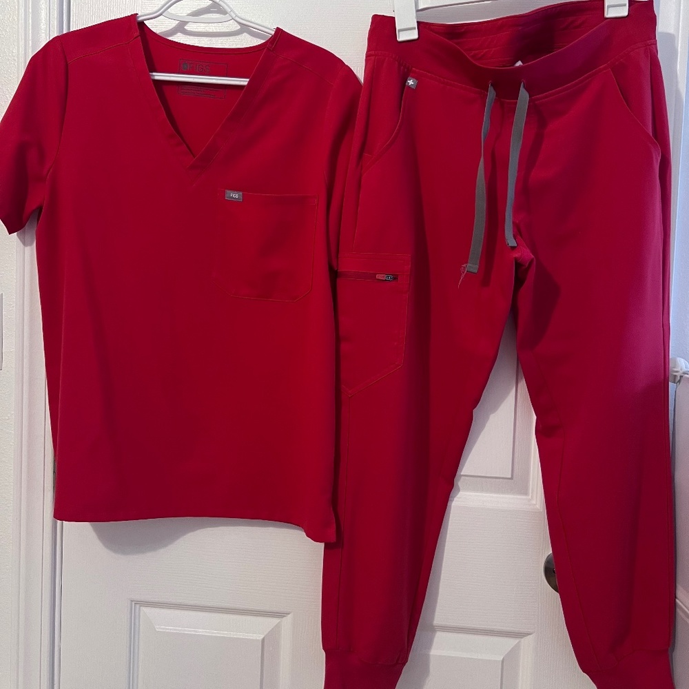 Scrub set
